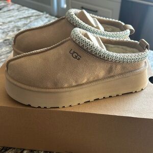 New in box Ugg Tazz clog slipper
